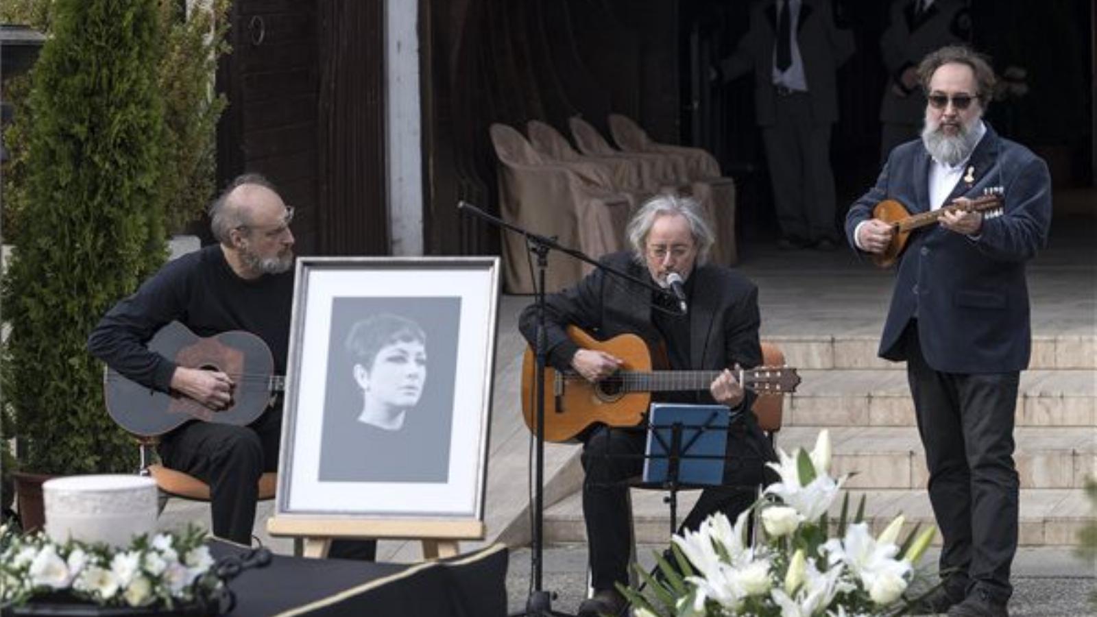 Barvich Iván, Sebő Ferenc és Perger László (b-j) a búcsúztatáson. MTI Fotó: Szigetváry Zsolt