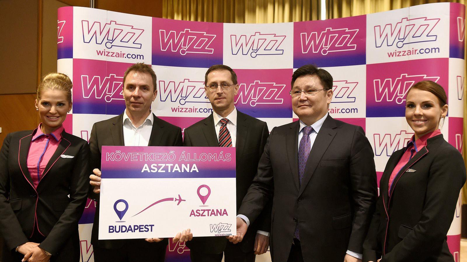 Váradi József, a Wizz Air vezérigazgatója, Varga Mihály nemzetgazdasági miniszter és Nurbah Rusztemov, Kazahsztán budapesti nagy