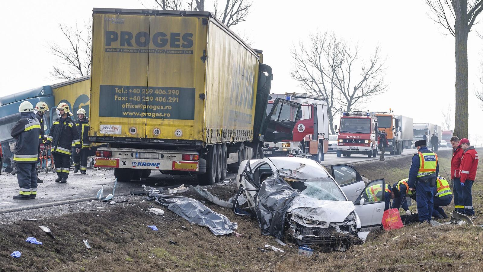 A baleset helyszíne a 47-es főúton Berettyóújfalu és Tépe között. Fotó: Czeglédi Zsolt/MTI