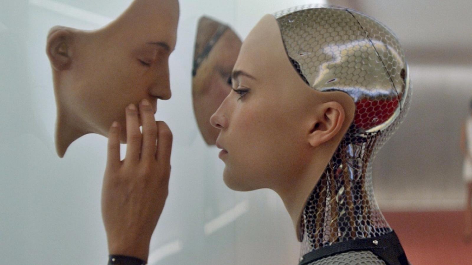 Alex Garland Ex Machina című filmjében egy android is szerepel.