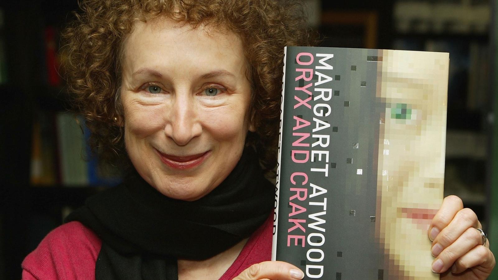 Margaret Atwood az Oryx és Crake című könyvével FOTÓ: Scott Barbour/Getty Images