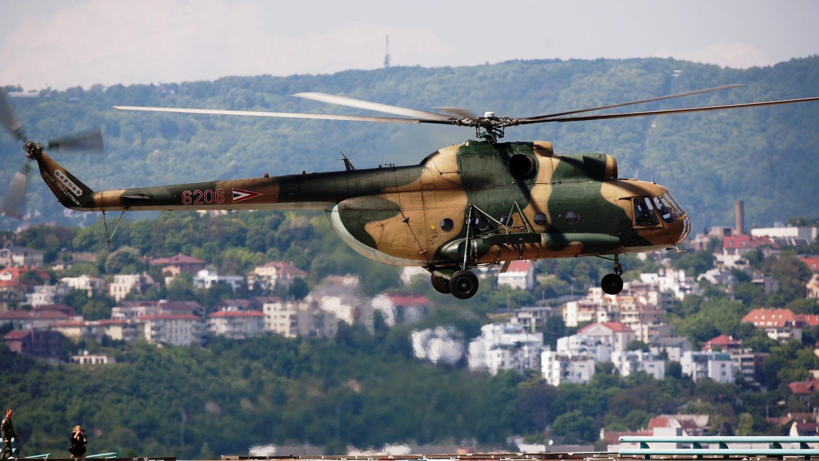 A honvédelem egyik Mi8-as helikoptere FOTÓ: Népszava