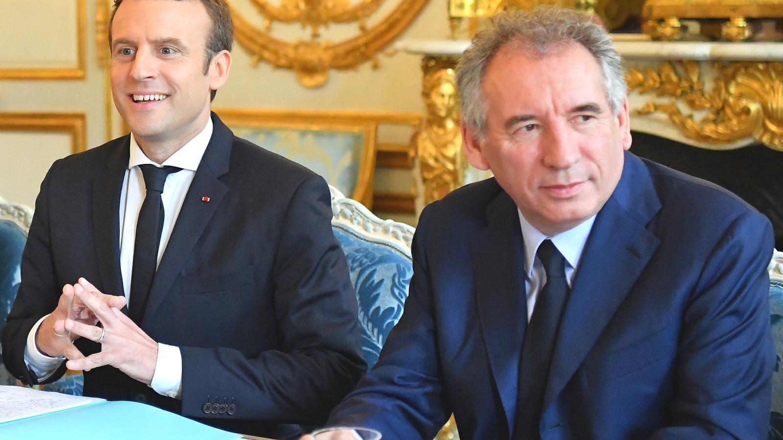 Emmanuel Macron és Francois Bayrou az Élysée-palotában. Bayrou nem érte be ennyivel FOTÓ: GETTY IMAGES