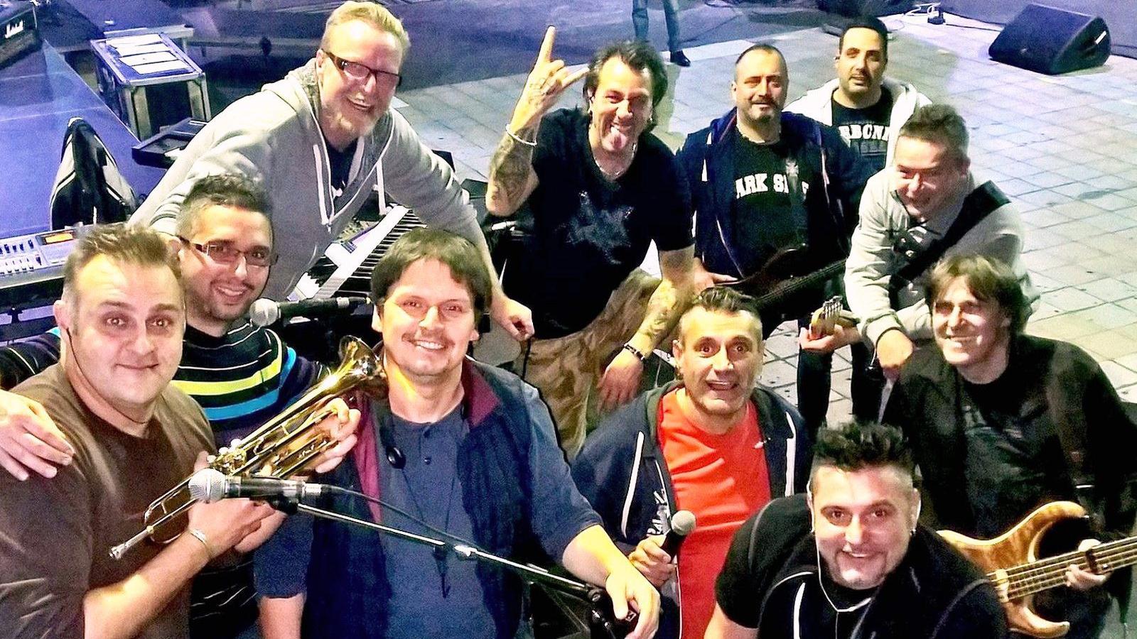 Az Irigy Hónaljmirigy zenekar (Kabai László középen) Forrás: Facebook