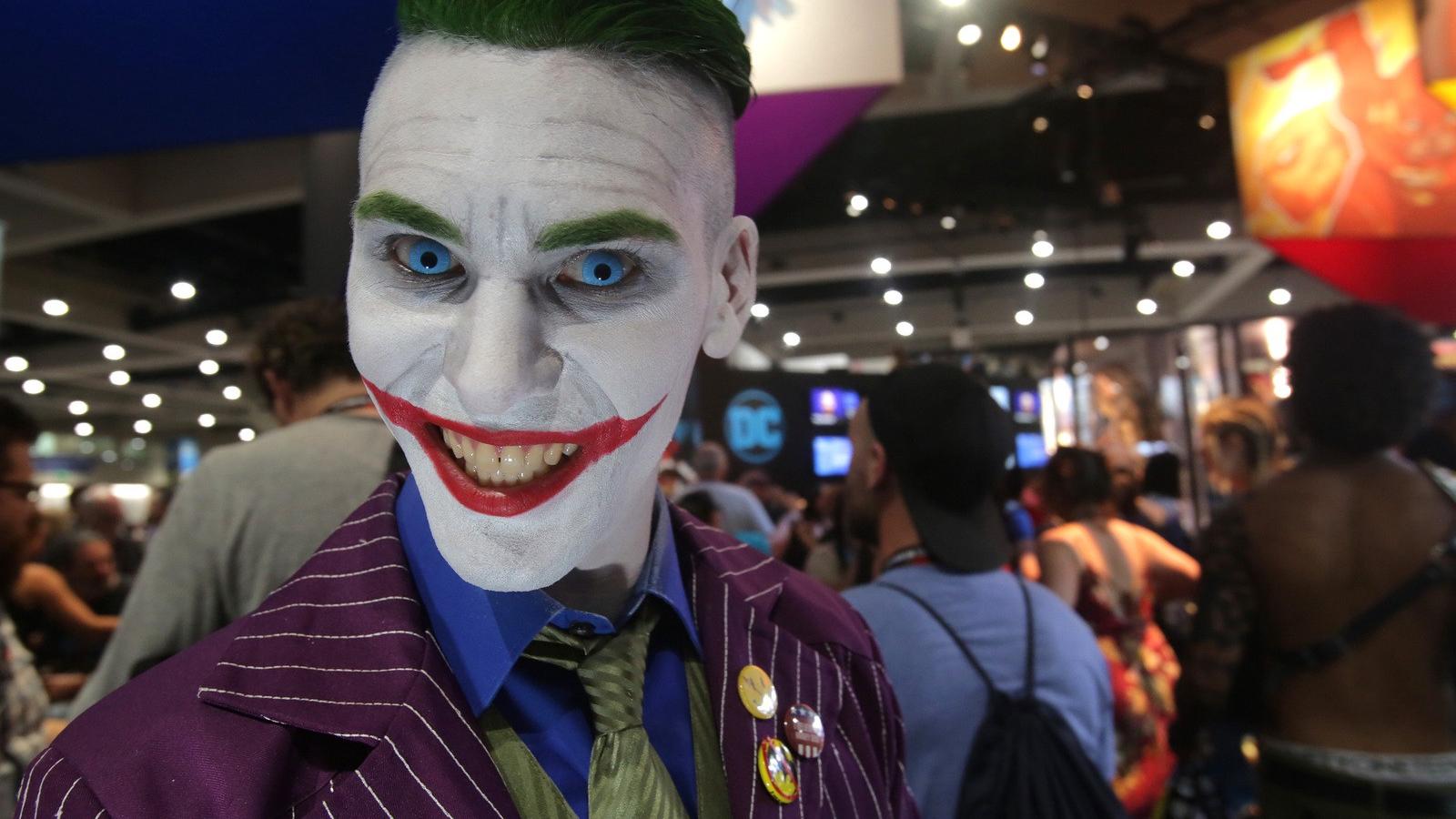 Jordan Quinzon Joker-t játssza a Comic-Con 2017-ben, San Diego-ban.
FOTÓ: Bill Wechter / AFP