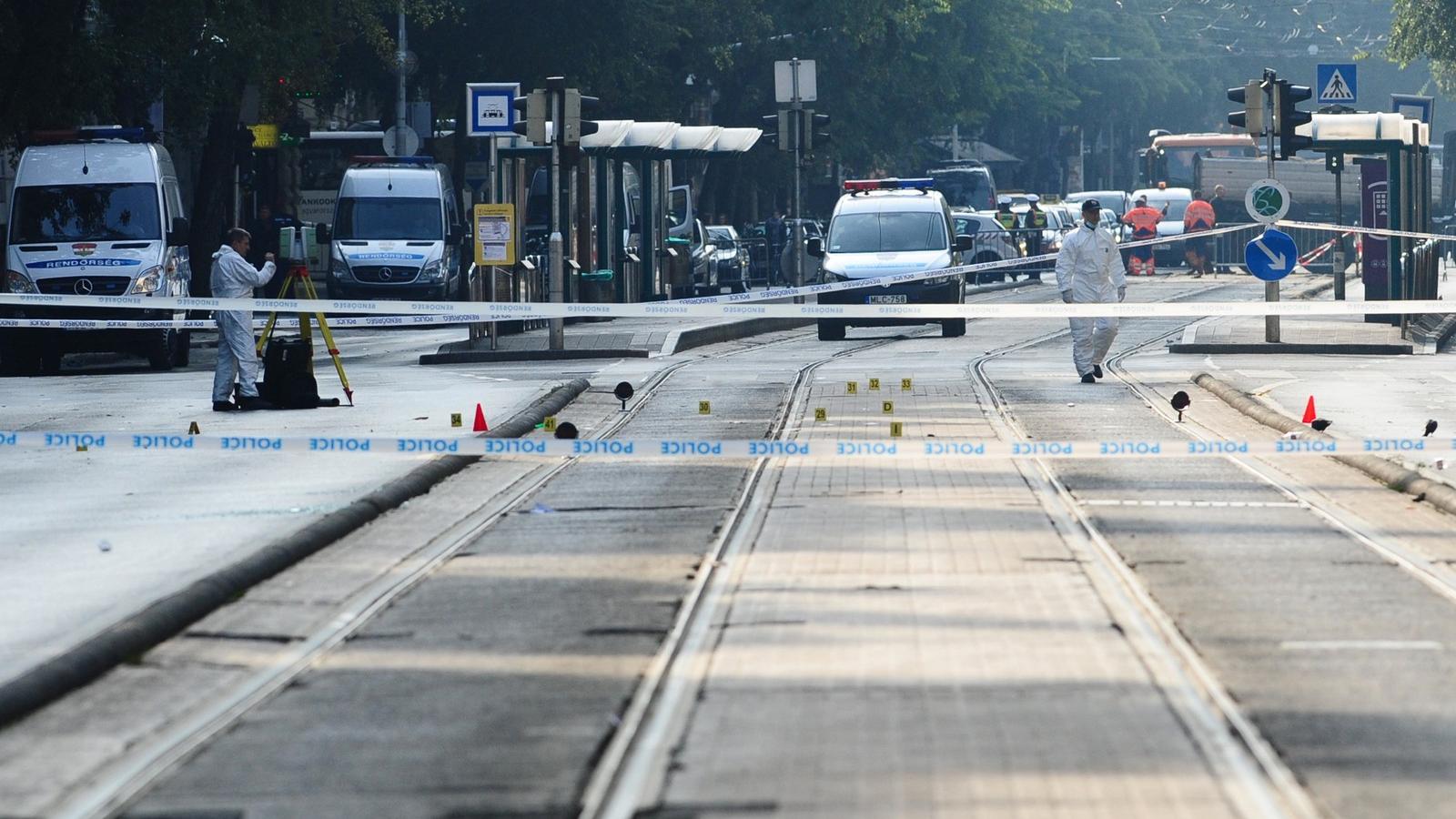 Helyszínelés a robbantás után. FOTÓ: Molnár Ádám