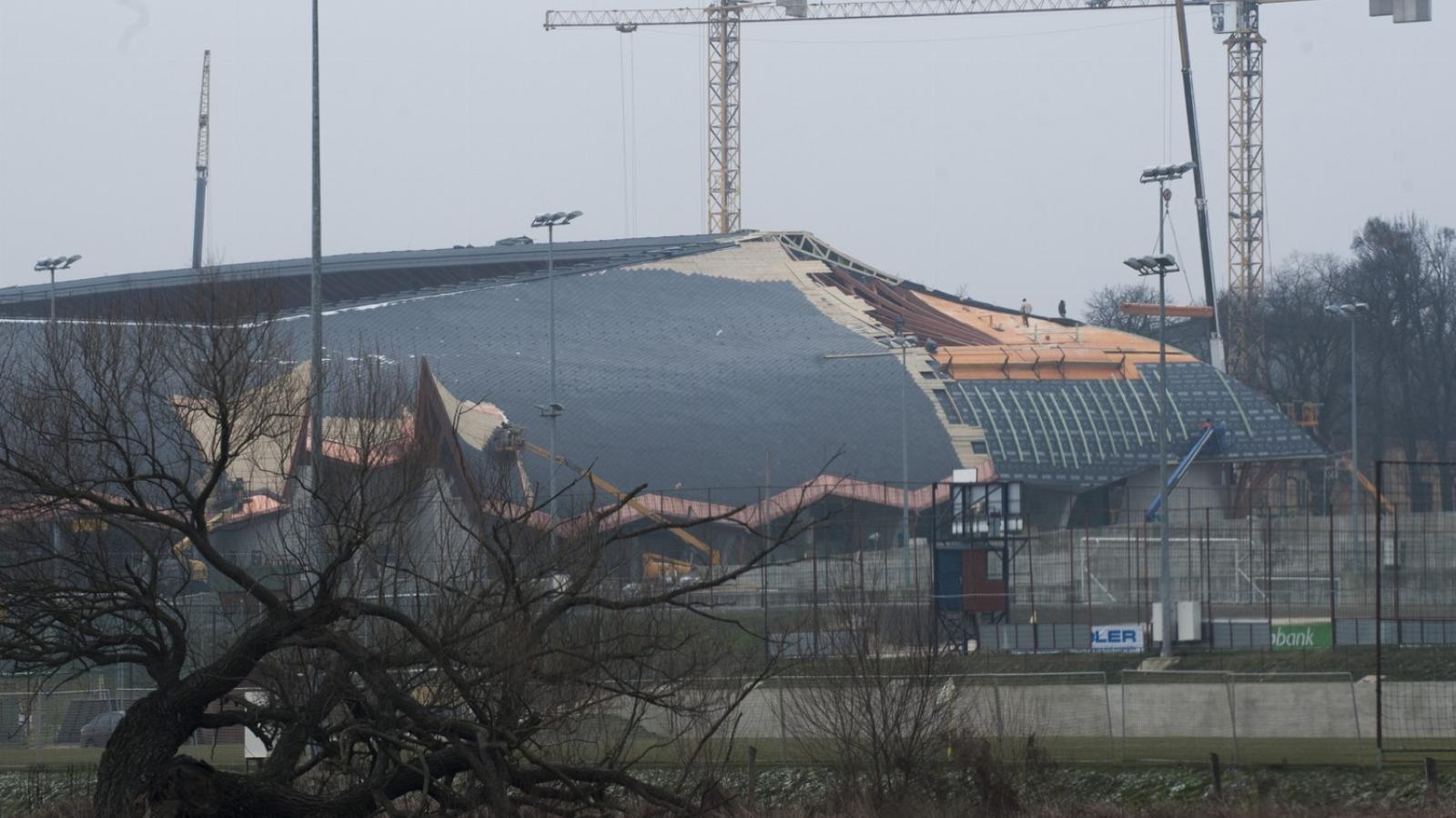 Húsvéthétfőn át is adják a pusztán „magánadományokból” épült felcsúti stadiont. Fotó: Vajda József/Népszava