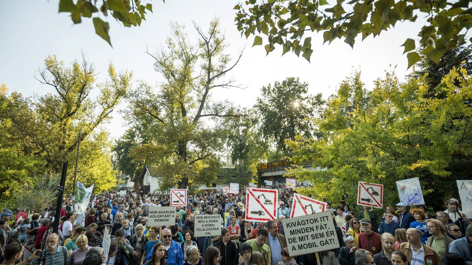 A "Megvédjük a Rómait!" címmel a tervezett árvízvédelmi fejlesztések ellen rendezett civil demonstráció múlt hét vasárnap MTI Fo