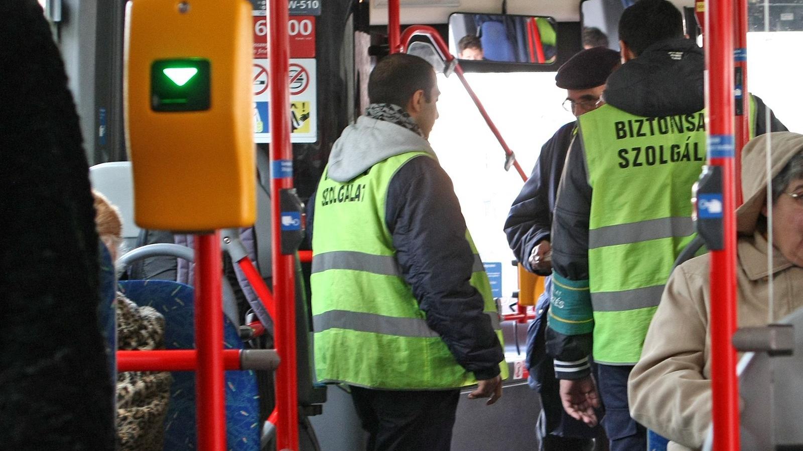 HANGULAT Aligha segíti elő a munkát, ha a beosztott ﬁzetése több, mint a „főnöké” - Népszava fotó
