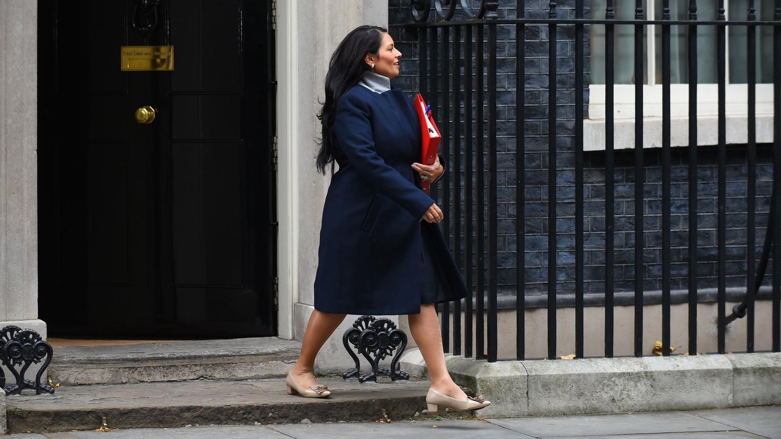  Priti Patel a Downing stretten - Fotó: Alberto Pezzali / NurPhoto