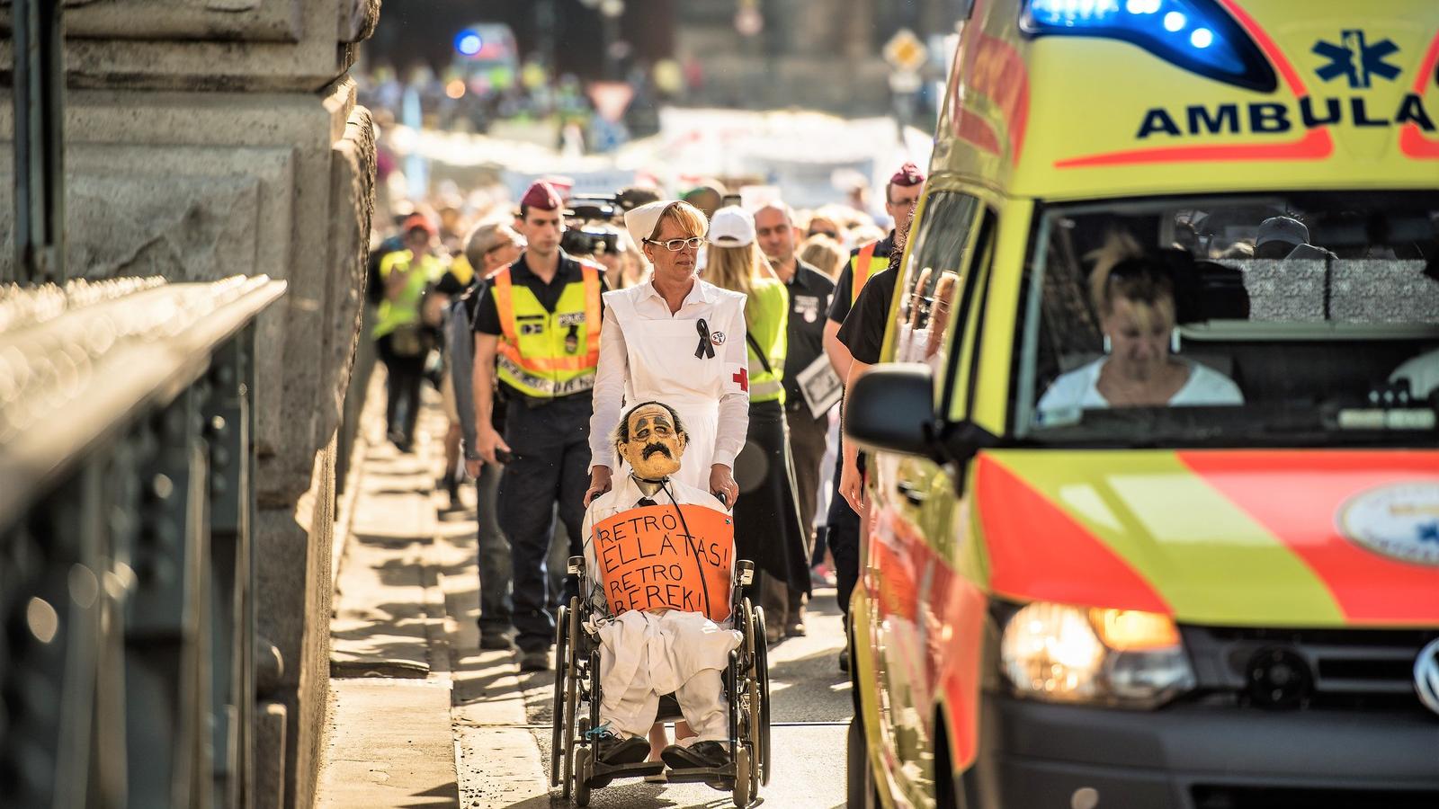 RETRÓ ELLÁTÁS, RETRÓ BÉREK Az akut, lényegi kérdésekhez nem nyúltak