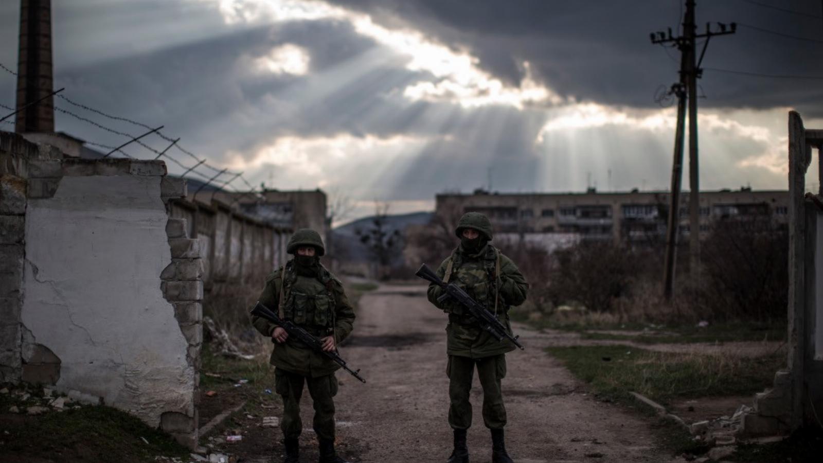 Újabb katonai bázisokat foglaltak el orosz katonák a Krím-félsziget nyugati részén, Jevpatorijában FOTÓ: EUROPRESS/GETTY IMAGES/