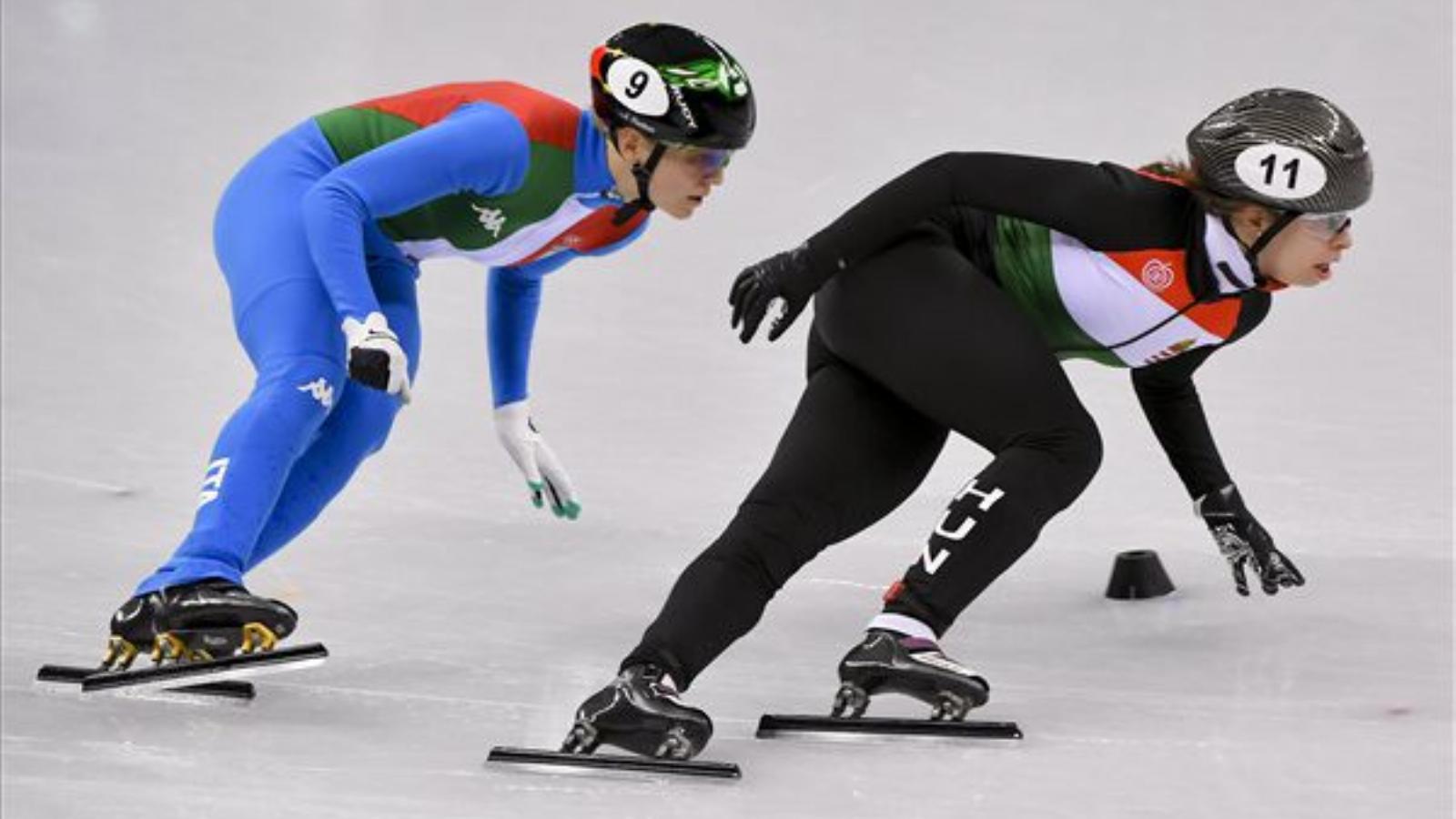 Az olasz Arianna Fontana (b) és Jászapáti Petra (j). MTI Fotó: Czeglédi Zsolt