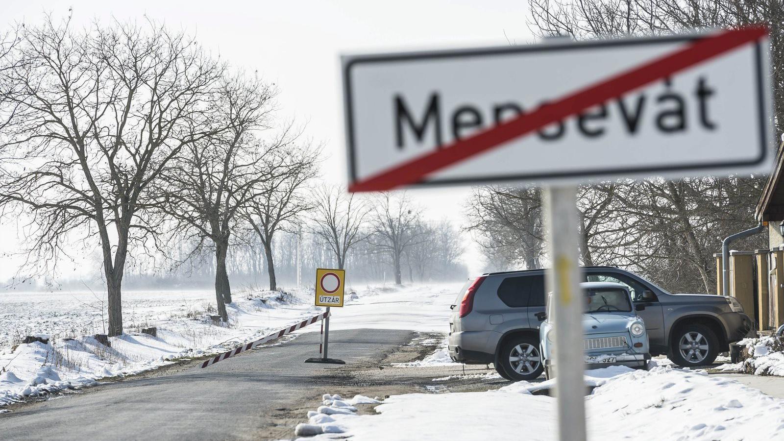 Vas megyében  Mersevát és Kemenesszentmárton között február 24-én is utakat kellett lezárni - MTI Fotó: Bodnár Boglárka