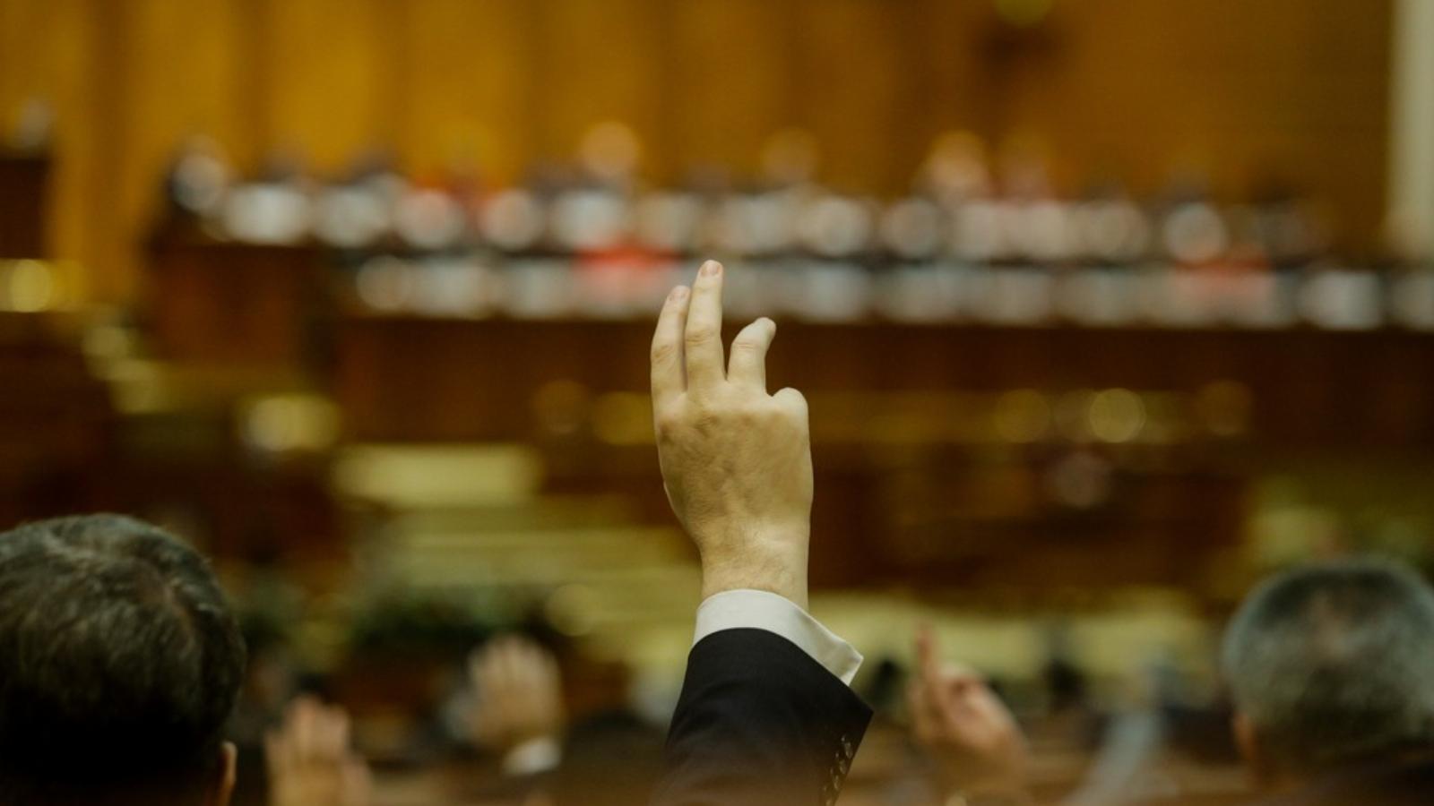 Szavazás a Román Parlamentben (Palatul Parlamentului). Illusztráció: Shutterstock