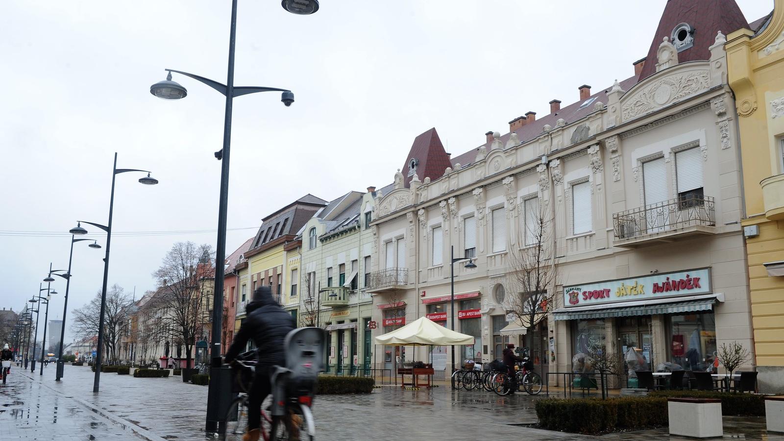 "Tiborcz-lámpák" Hódmezővásárhelyen - Fotó: Molnár Ádám