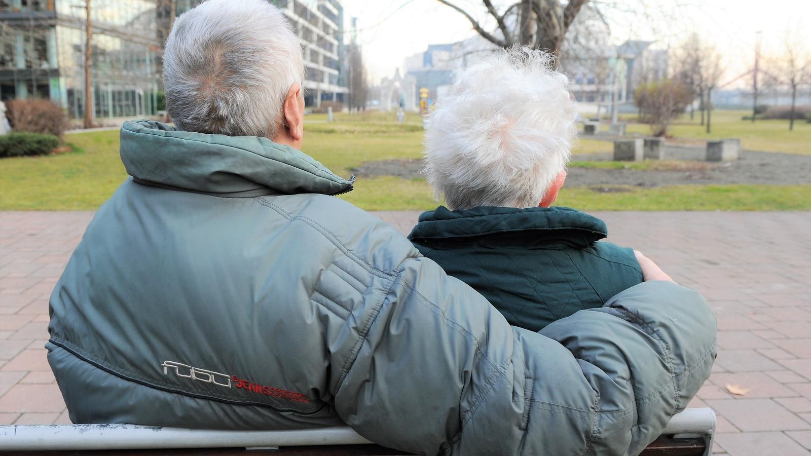 VÁLASZTÁSI NYUGDÍJEMELÉS - Az ellenzék nem tud Erzsébet-utalványt osztani, csak ígéretei vannak FOTÓ: MOLNÁR ÁDÁM