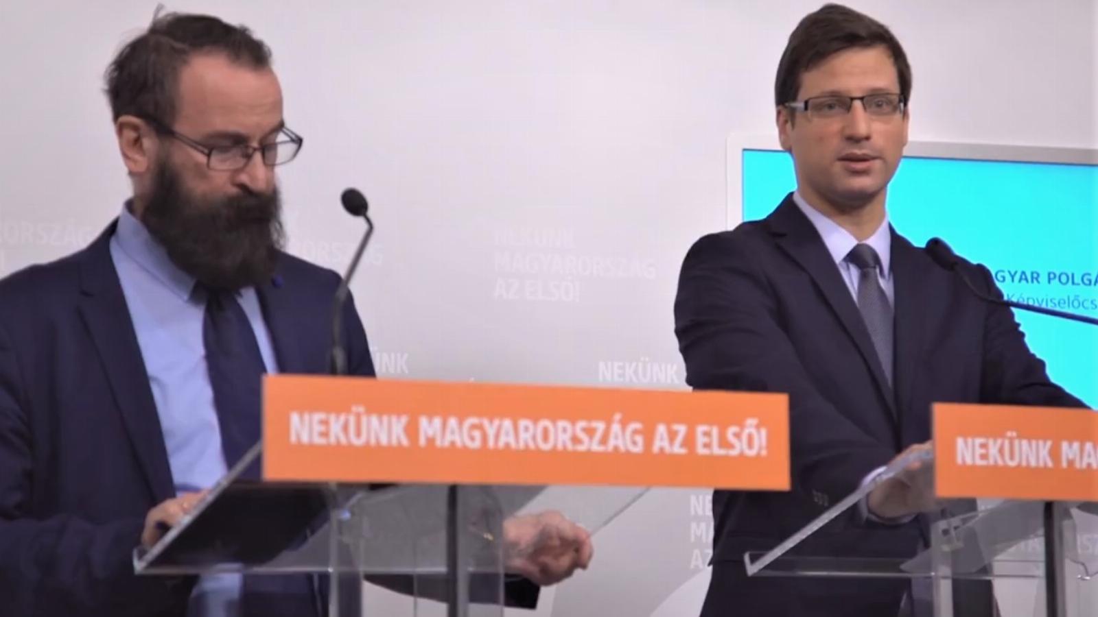 Gulyás Gergely Fidesz-alelnök és Szájer József fideszes EP-képviselő, mikor Szita Károly ügynökmúltjáról kérdezi a 444.hu. Forrá