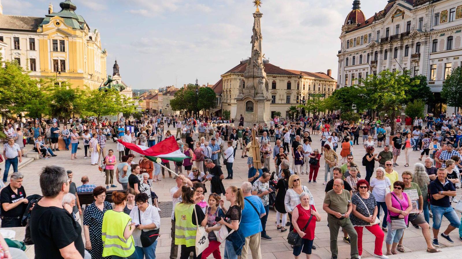 Ezren vettek részt a pécsi megmozduláson. FOTÓ: Népszava.