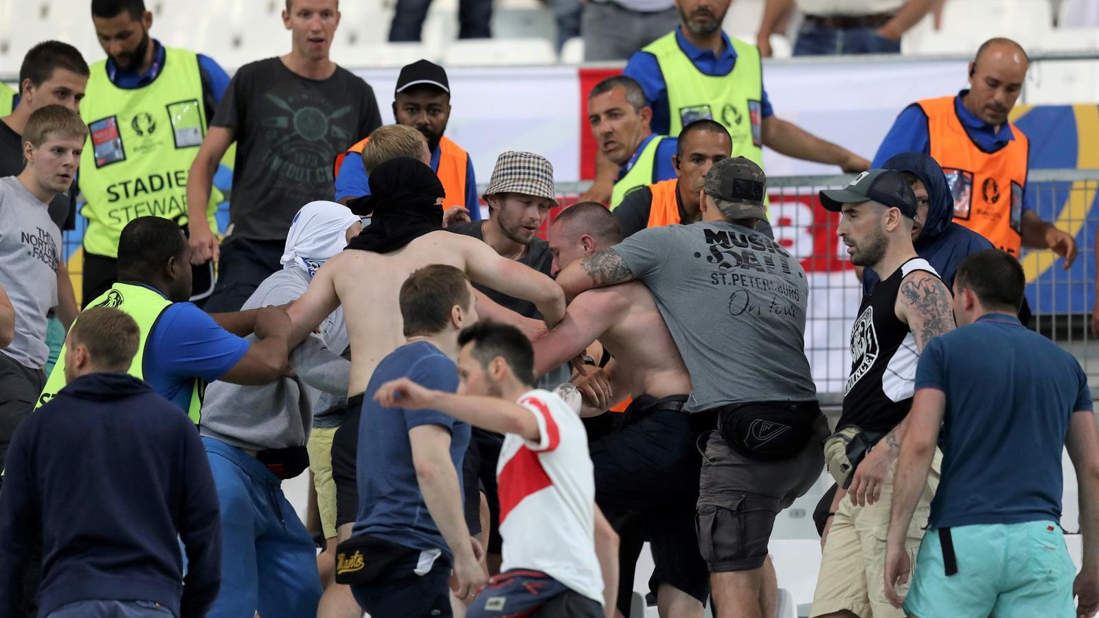 Két éve a stadionban is összecsaptak az angolok és az oroszok Fotó: AFP/Valery Hache