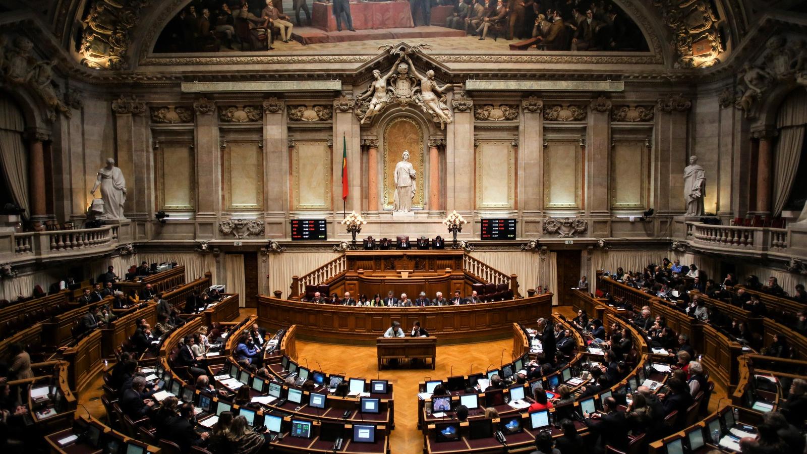 A portugál parlament egy vitája - illusztráció: Carlos Costa / NurPhoto