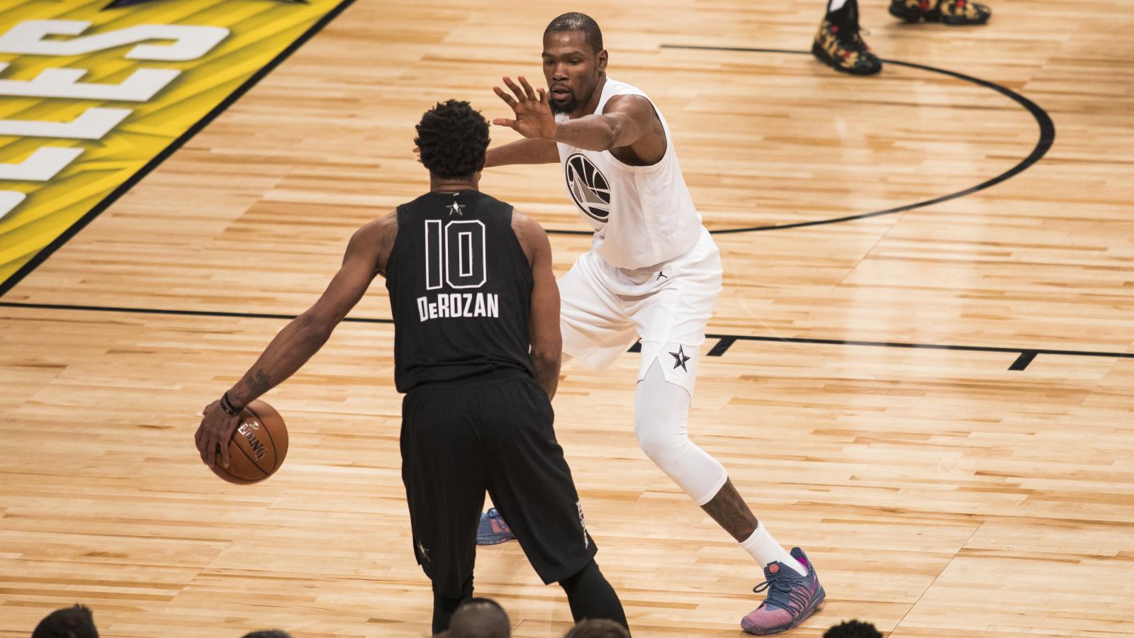 Ebben a szezonban is Kevin Durant (fehérben), a Golden State Warriors  erőcsatára lett a bajnokság legjobb játékosa. FOTÓ: AFP/P