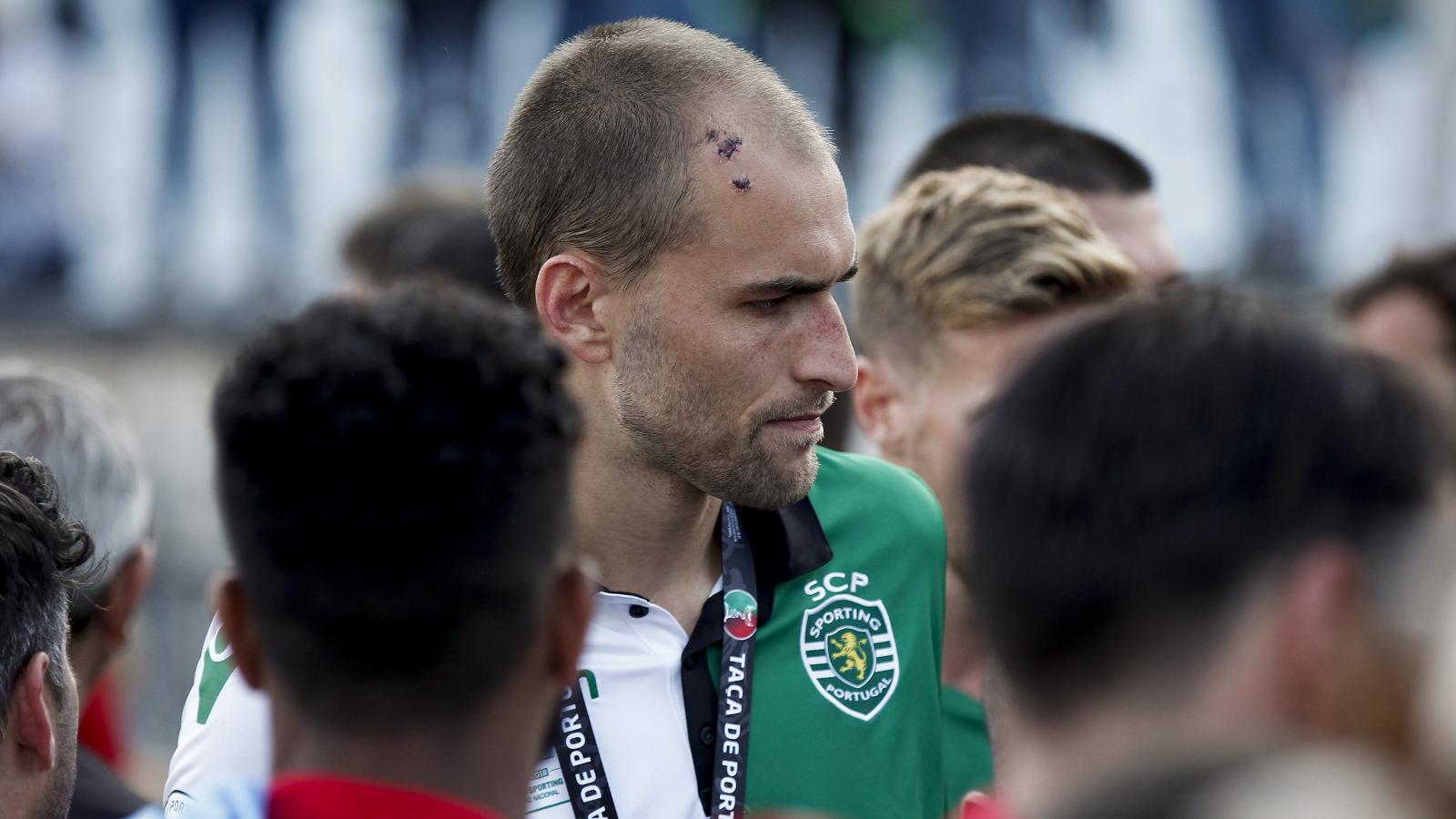 A fején megsérült Bas Dost - Fotó: Carlos Palma / NurPhoto /AFP 
