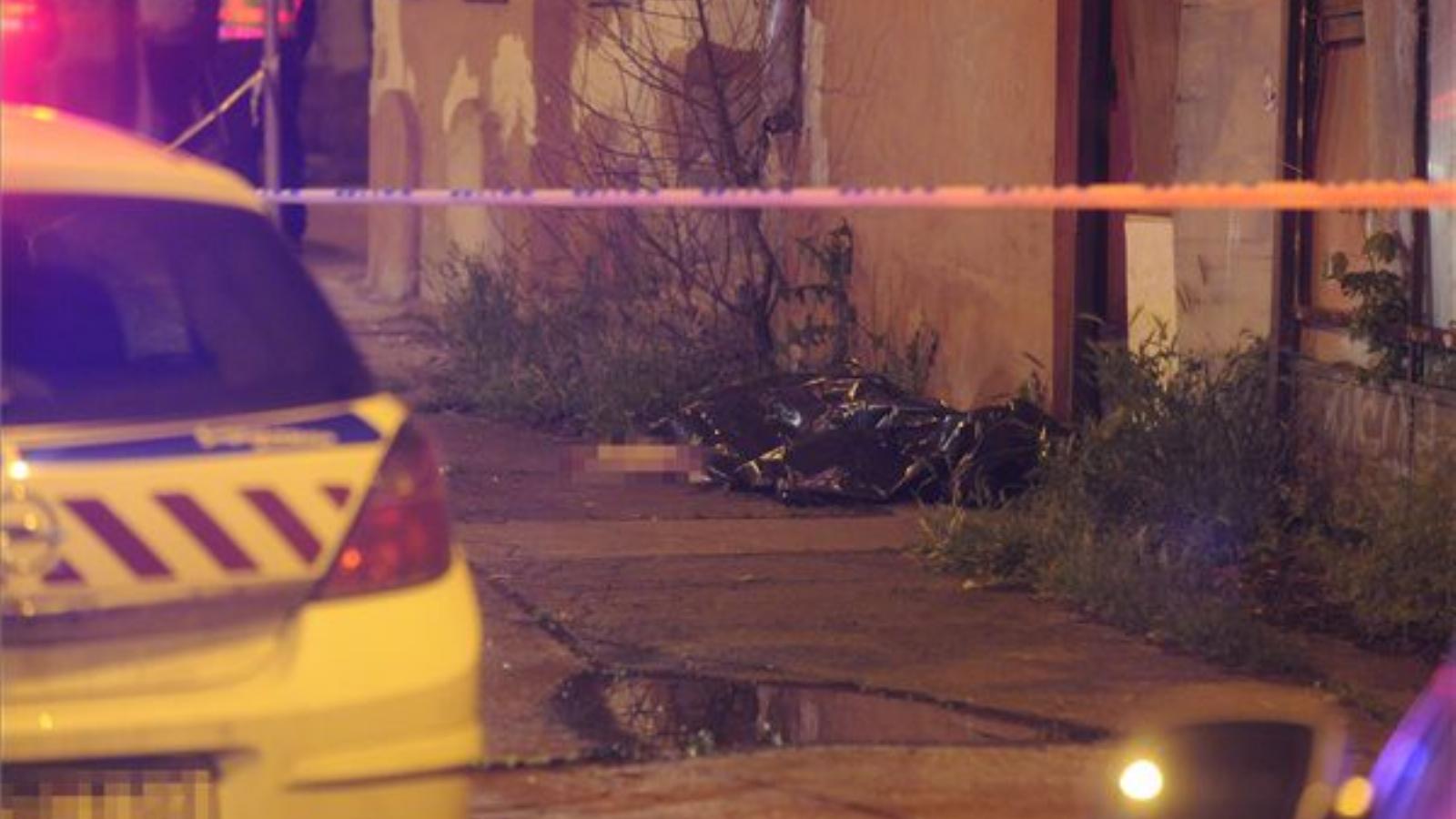  Női holttestet Budapesten, a IV. kerületi Pozsonyi utcában 2014. április 28-án. A nő halálának okát orvosszakértői vizsgálat ti