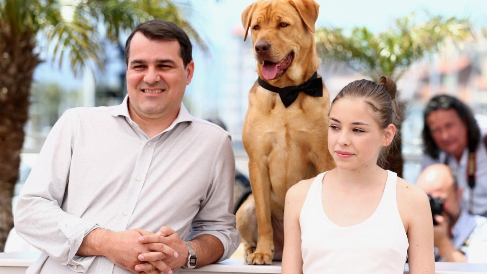 A nyerő hármas Cannes-ban: Mundruczó Kornél rendező és főszereplői, Psotta Zsófi a és Hagen kutya FOTÓ: EUROPRESS/GETTY IMAGES