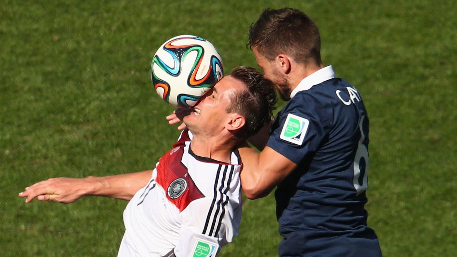 Néha arcul csapásként hatott a német (Klose)–francia (Cabaye) ütközet FOTÓ: EUROPRESS/GETTY IMAGES/CLIVE ROSE