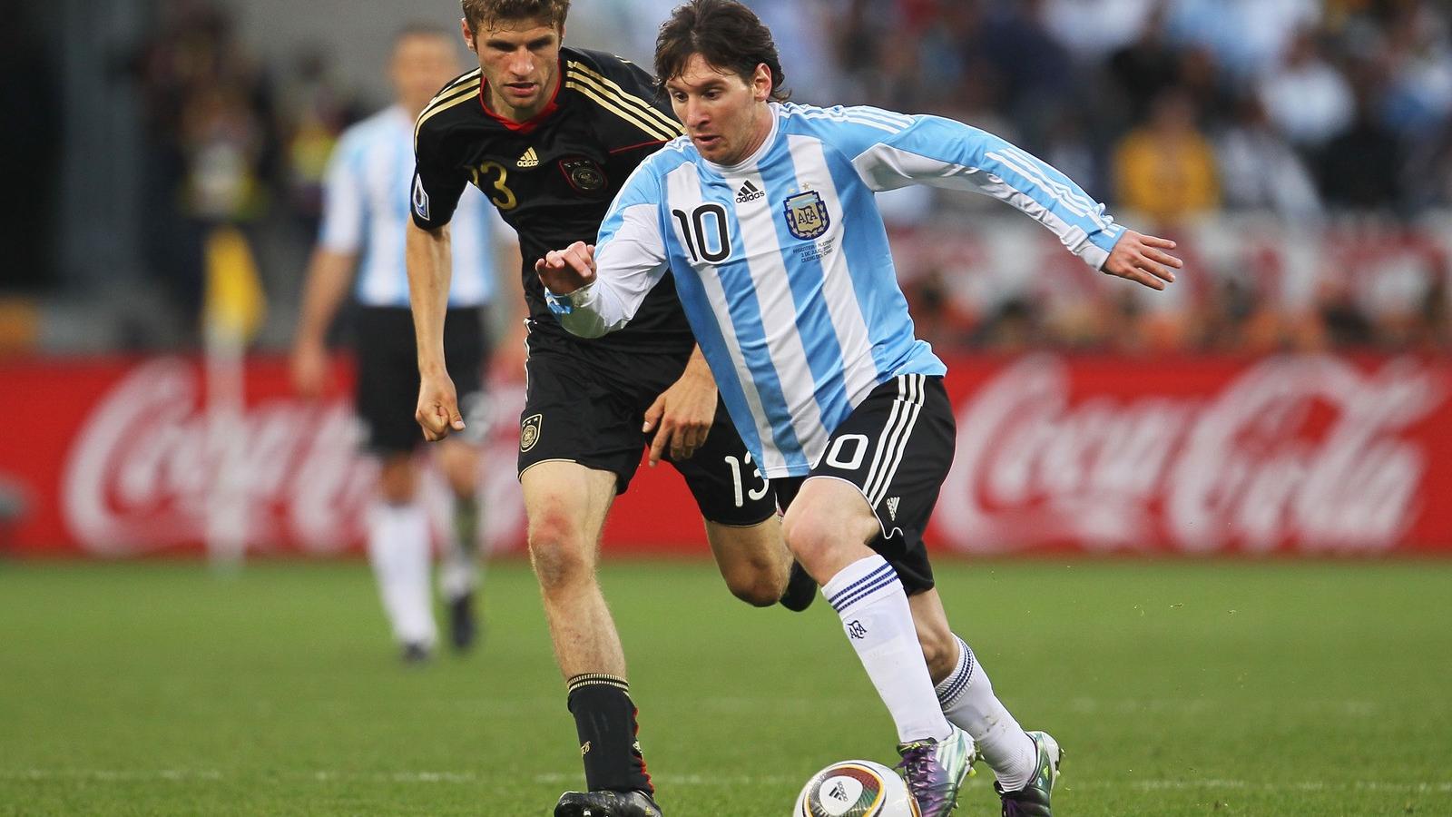 T.Müller és Messi 2010-ben. Ma világbajnok- és gólkirály-jelöltek Fotó: Gettyimages.