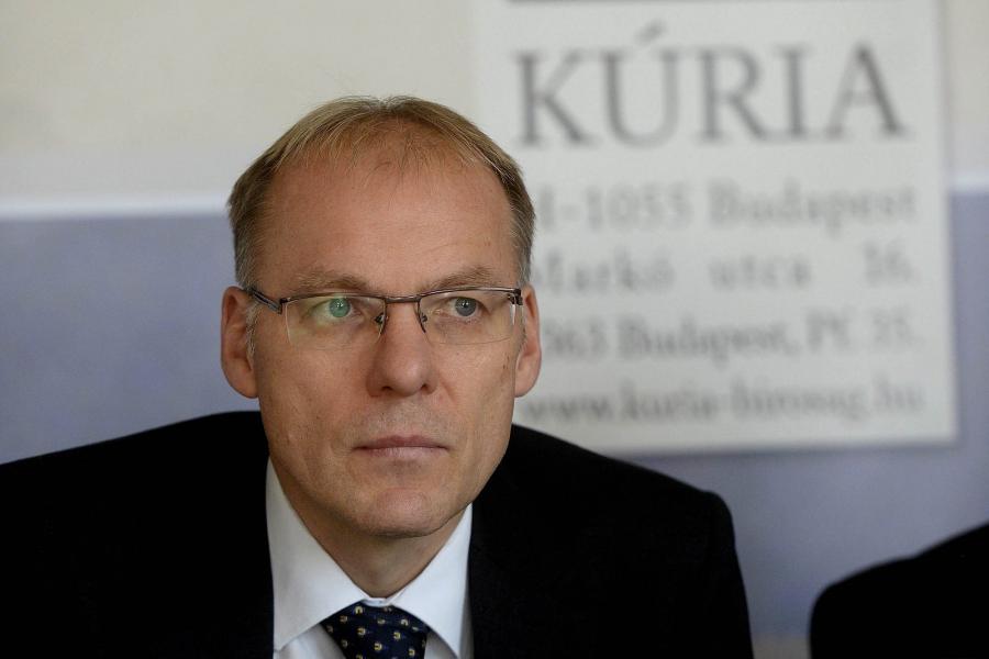 Nem áll ki az emberekért, és balliberális bíróknál landolnak a kényes ügyek - a Magyar Idők vádirat-interjúja a Kúria elnökével