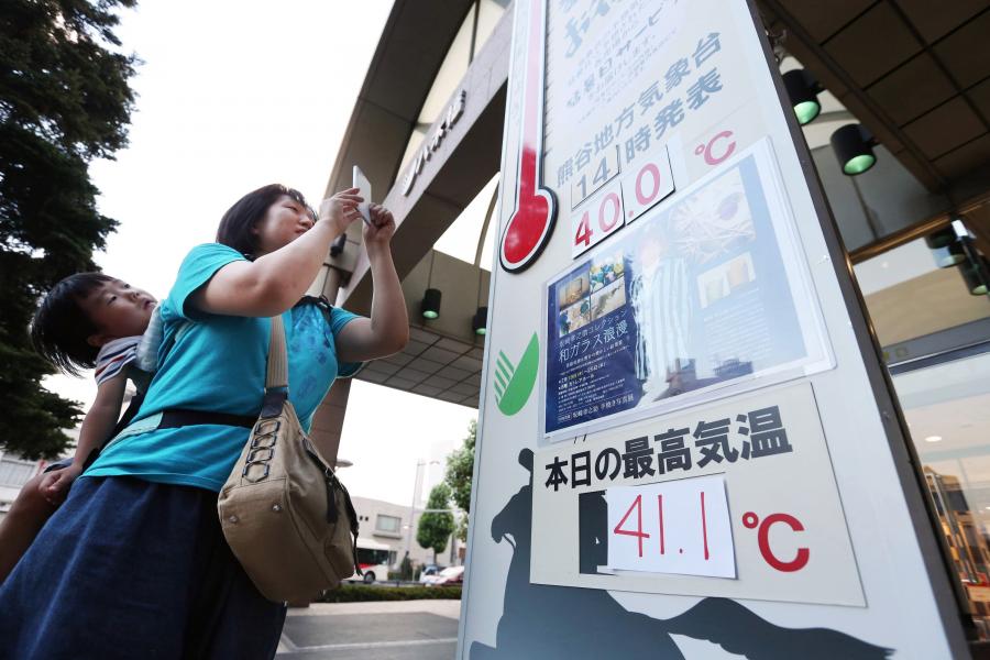Rekordot döntött a hőség Japánban, már 15-en meghaltak