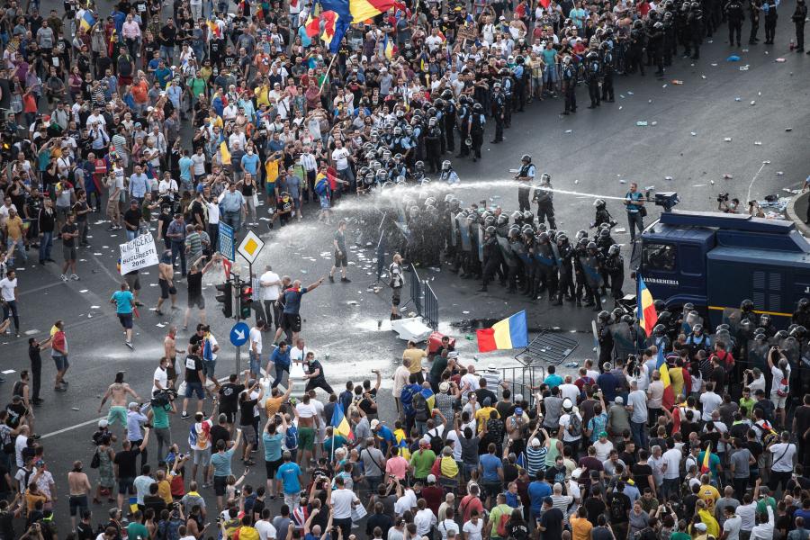 Az ügyészség vizsgálja a szétvert román tüntetést, leváltották a csendőrfőkapitányt