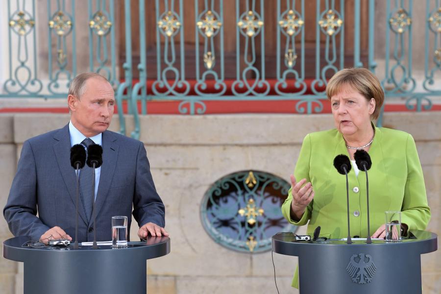 Merkel: végre kell hajtani a minszki megállapodást