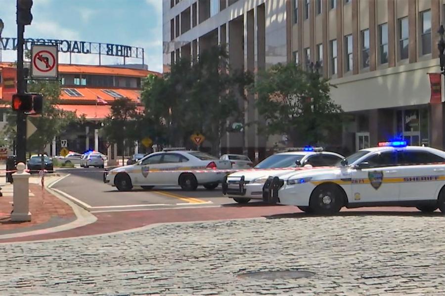 Vérontás a floridai Jacksonville-ben, többen meghaltak (videó)