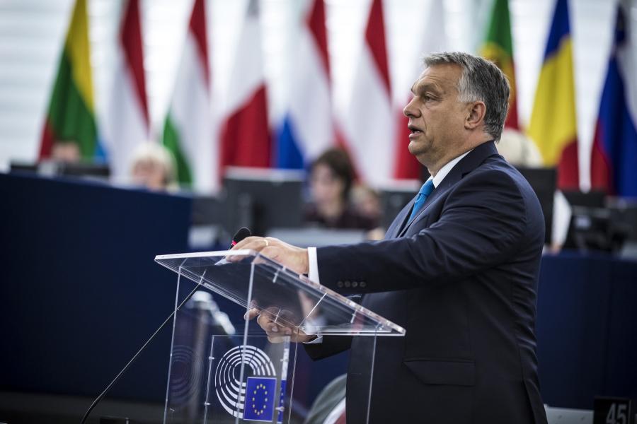 Merkel bosszújának tartja Orbán, hogy elfogadták a Sargentini-jelentést