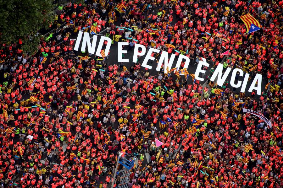 Egymillióan vonultak utcára a katalán függetlenségért (képek)