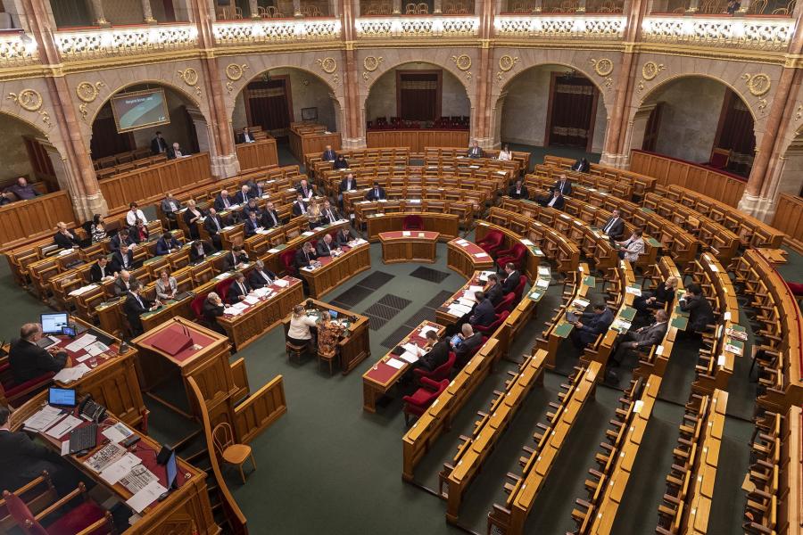 Trükközne a Fidesz az ellen-Sargentini jelentés tárgyalásával