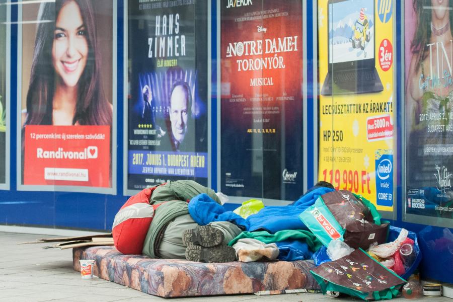 Az EMMI: a hajléktalanok méltóságát szolgálja, ha nem maradhatnak az utcán