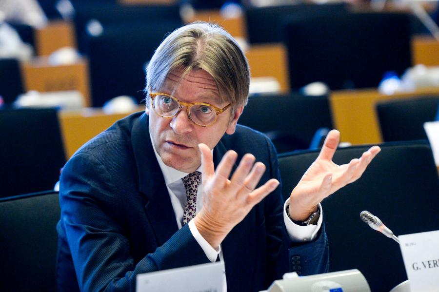 Verhofstadt: Orbán és a Néppárt szégyene is a CEU elüldözése