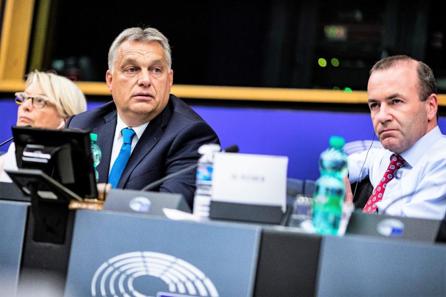 Orbán beállt Weber mögé, de mást támogat
