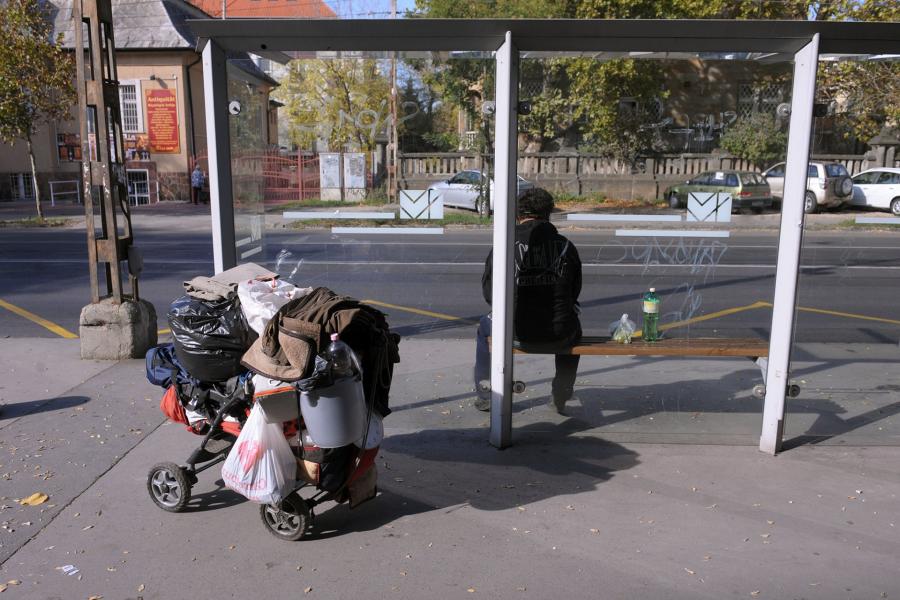 „Az a cél, hogy féljenek”: önkormányzati megbízással vegzálják a csepeli hajléktalanokat
