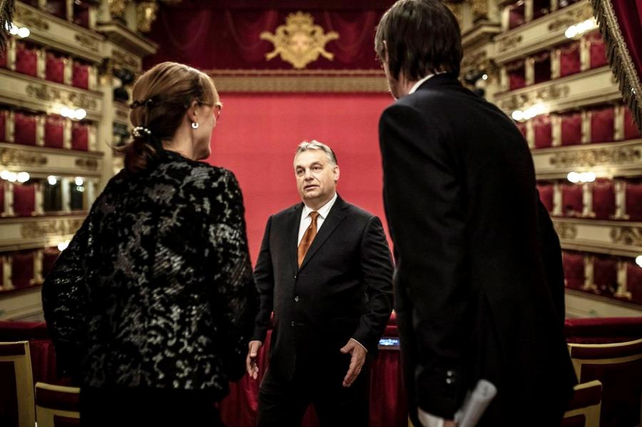 „Nekünk itt a helyünk”: a  Scala királyi páholyából üzent a magyaroknak Orbán