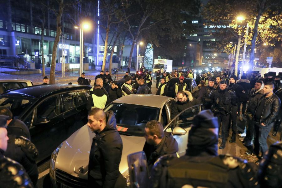 Tüntetéshullám - Megbénult a közlekedés Franciaország több városában