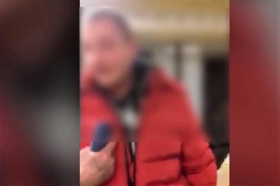 Elfogták a férfit, aki tüntetőknek támadt a budapesti metrón