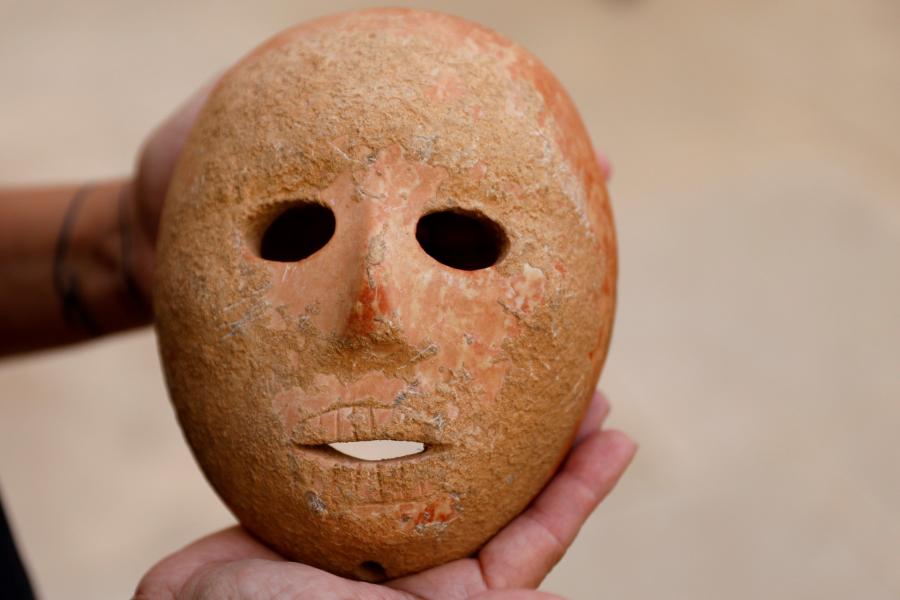 Vésett fogak is vannak az Izraelnél talált kilencezer éves kőmaszkon