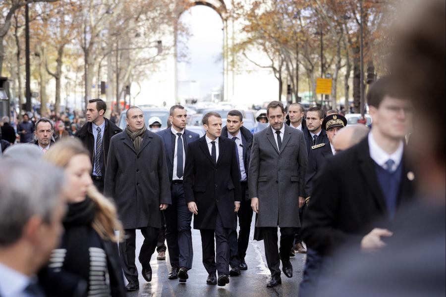 Macron válságértekezletet hívott össze