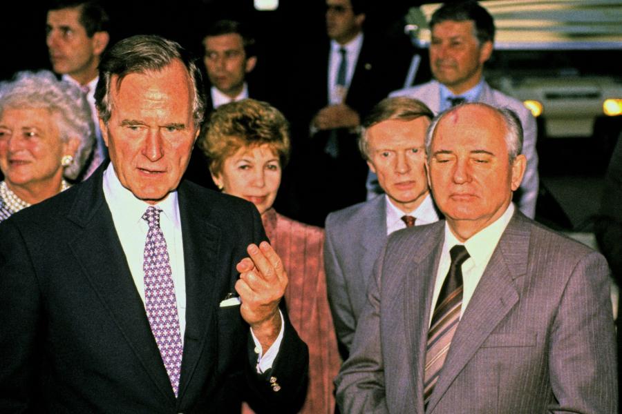 George H. W. Bush, a korszakváltás államfője