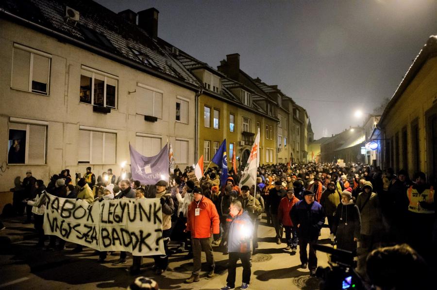 Eger utcáin is zúgott az „Orbán-takarodj”